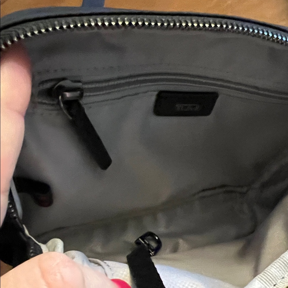 Tumi Black Belt Bag - Picture 7 of 8
